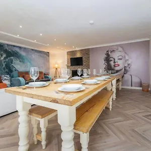  Holiday home Host & - The Old Coach House On Margaret Street United Kingdom
