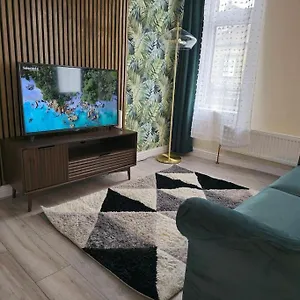  Apartment Homely One Bed On Main Road With Easy Access To Or Peak District United Kingdom